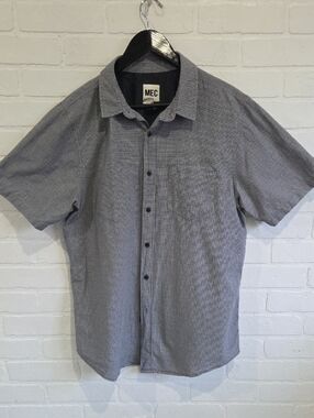 MEC Short-Sleeve Casual Button-Down Shirt in Gray